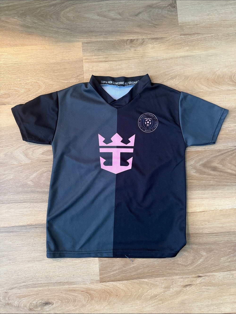 Kids Messi Black Two-Tone Graphic Soccer Shirt with Pink Crest